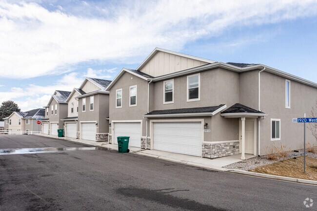 Building Photo - Abington Heights Townhomes