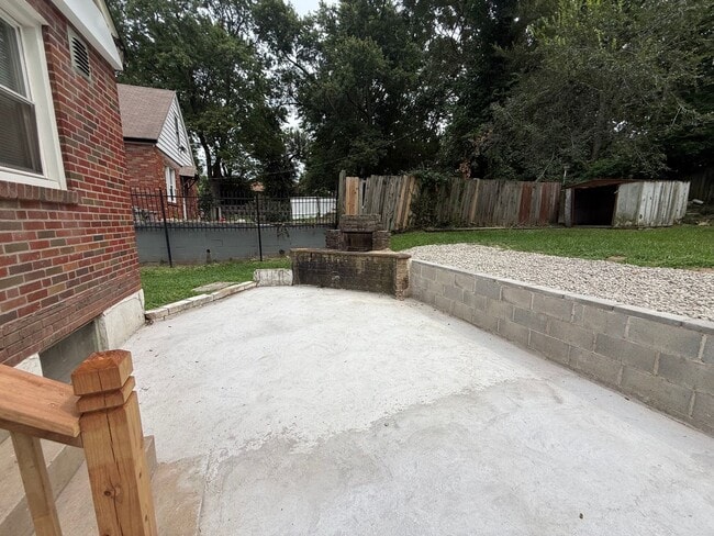 Building Photo - 9066 Pallardy Ln