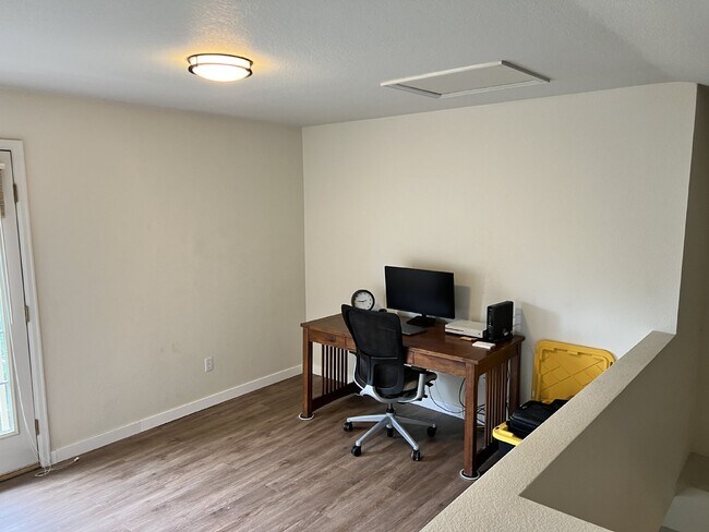 Building Photo - Available March!  Beautiful Condo in Steeplechase!