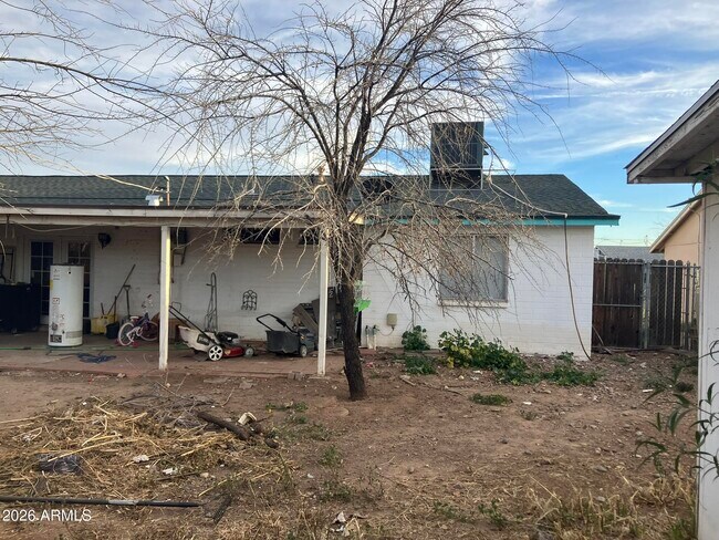 Building Photo - 4214 W Lewis Ave