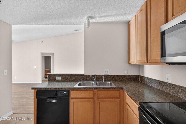 Building Photo - 7047 Deer Lodge Cir