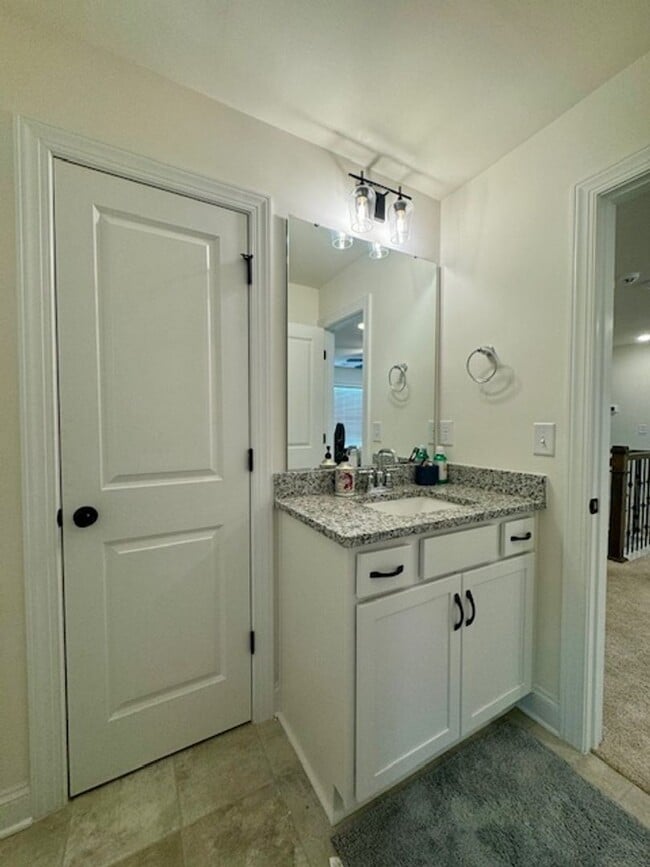 Building Photo - 5BR/4BA w/ Guest Suite + Loft in Hampton Woods