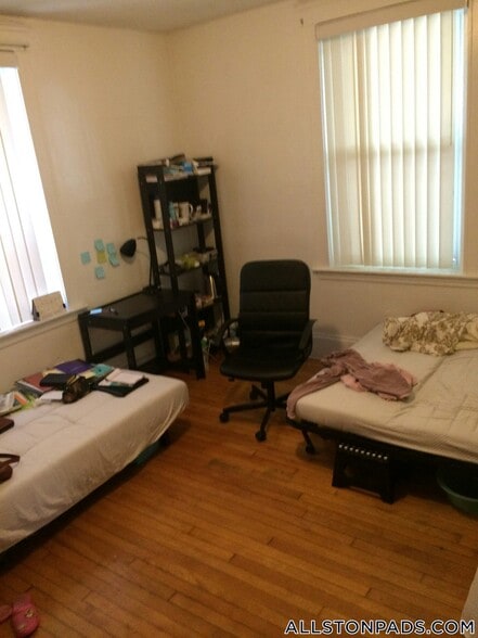 Building Photo - 8 Barrows St