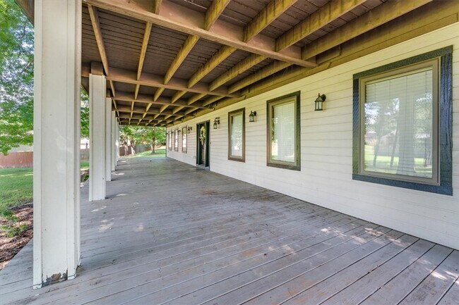 Building Photo - 3261 Eden Dr