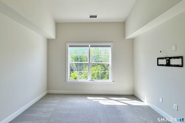 Building Photo - 25 Brentwood Cir