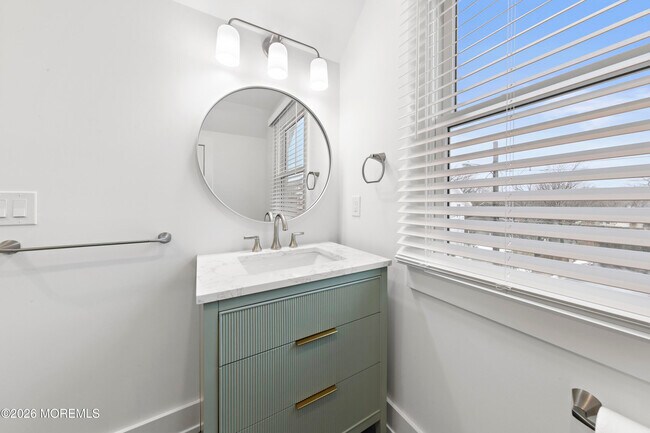 Building Photo - 427 Hoyt St