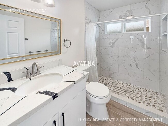 Building Photo - 811 20th Ave