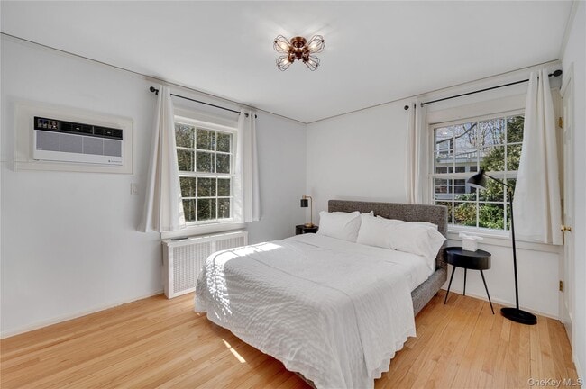 Building Photo - 53 Sheldrake Ave