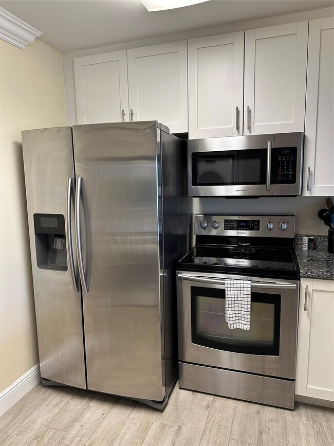 Building Photo - 1605 U.S. Rte 1