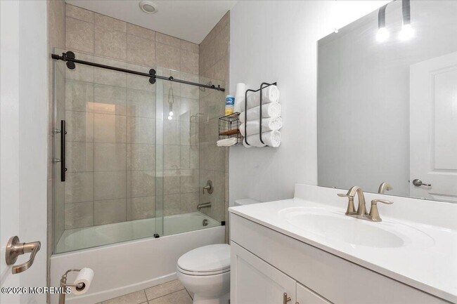 Building Photo - 29 Midway Rd N