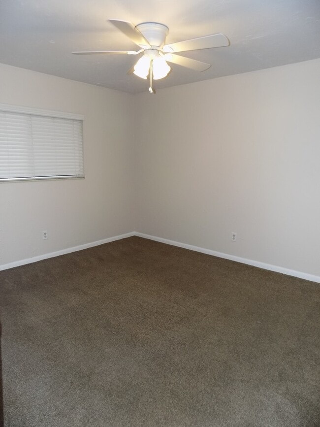 Building Photo - **Available in February* 2bd/2ba Condo close to Truman & Coffee Buff with community Pool.