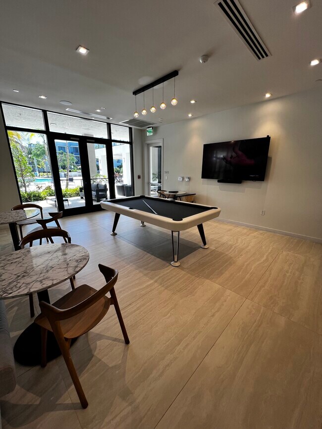 Building Photo - 670 W 74th Pl