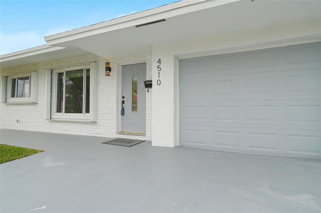 Building Photo - 4510 NW 49th Dr