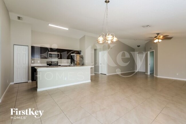 Building Photo - 1265 SW Century Ave