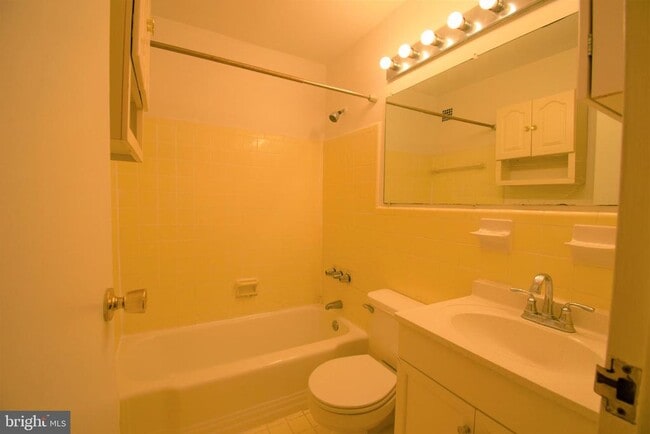 Building Photo - 6621 Wakefield Dr