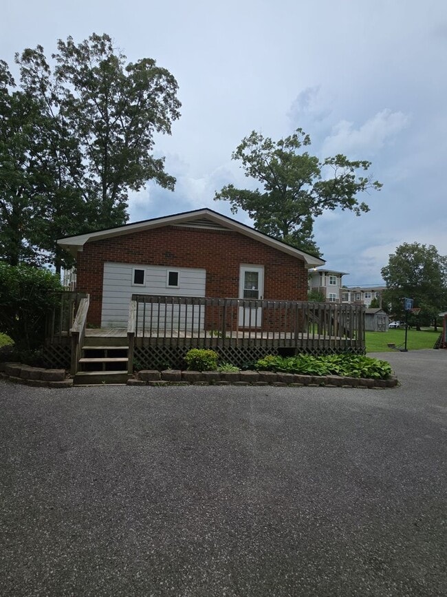 Building Photo - 3 Bedroom / 2 Bath – Accessible Home in Algood