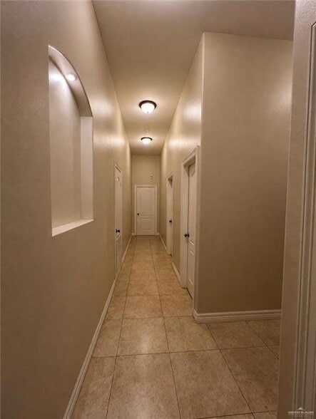 Building Photo - 500 S Woodland Dr