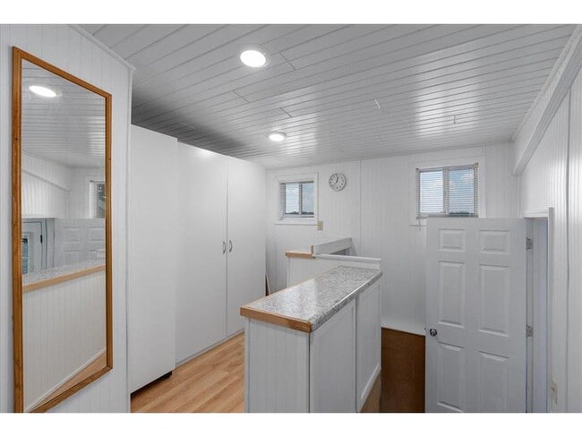 Building Photo - 773 US-63