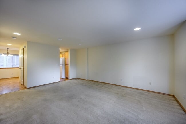 Building Photo - Lake City Living at Its Best Spacious 3BR Townhome with Garage & Easy I-5 Access