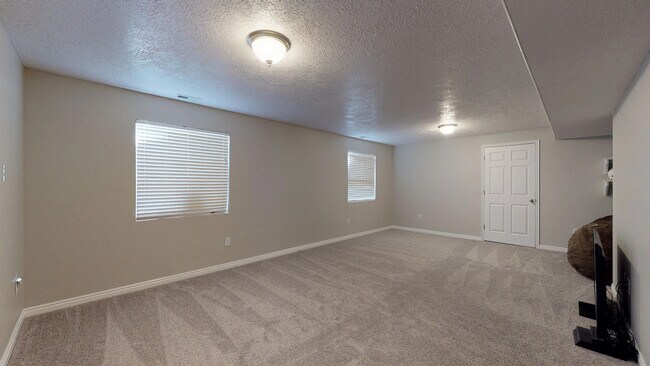 Building Photo - 4058 Valderrama