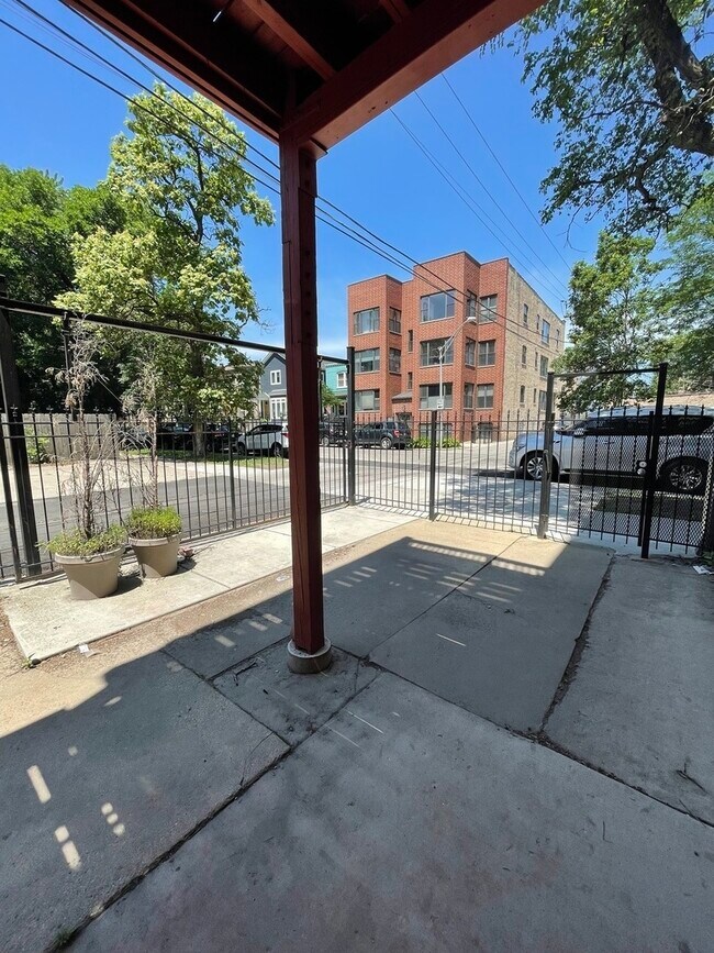 Building Photo - 1456 N Kedzie Ave