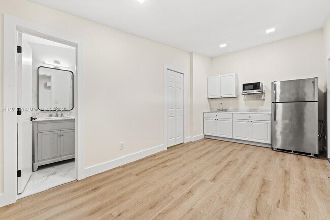 Primary Photo - 9370 Nassau Dr