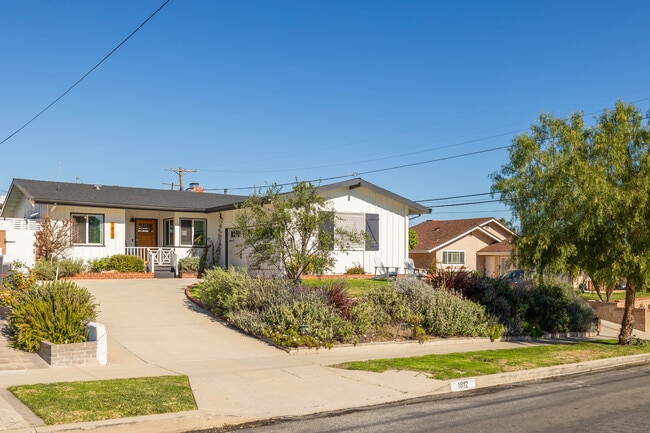 Building Photo - 1812 W Santa Cruz St