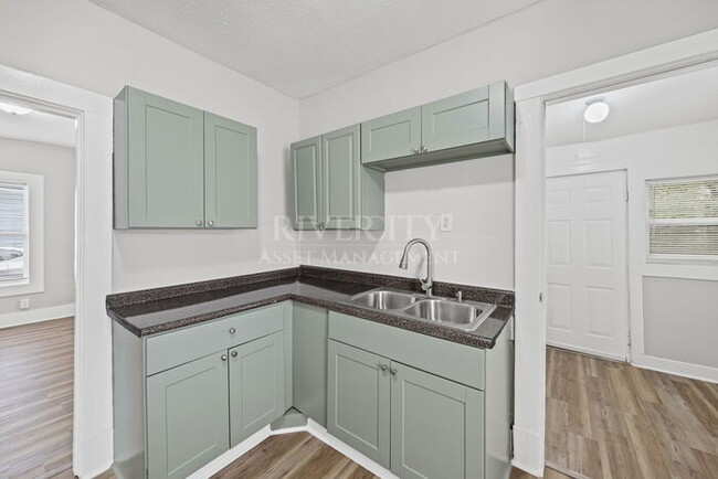 Building Photo - Cute 2 bedroom / 1 bathroom home in 38111 ...