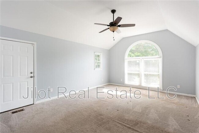 Building Photo - 483 Mountain Oaks Pkwy
