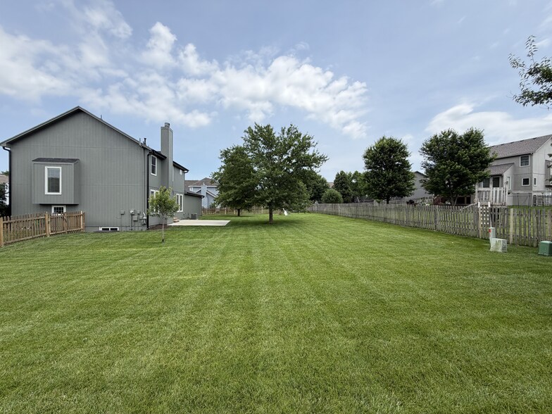 Building Photo - 13885 W 153rd Ter