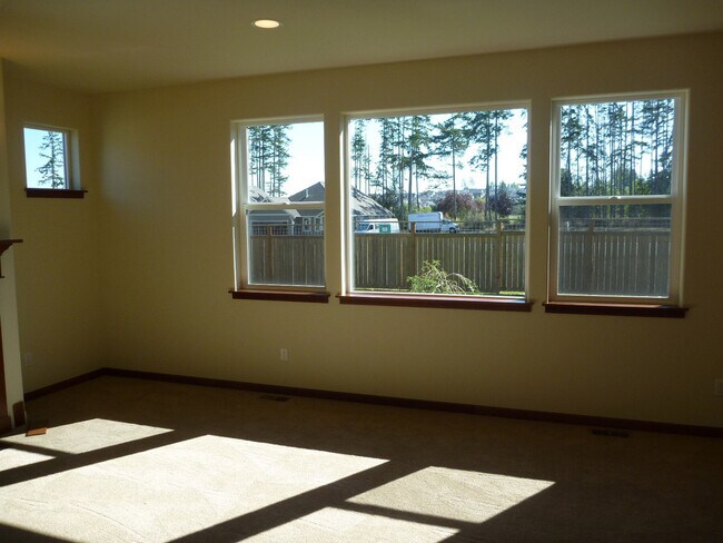 Building Photo - Impressive Dog Friendly Home Available!
