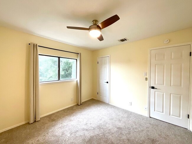 Building Photo - *MOVE IN SPECIAL* 2-Story 3 Bedroom / 2.5 Bath Home Near Lackland AFB!