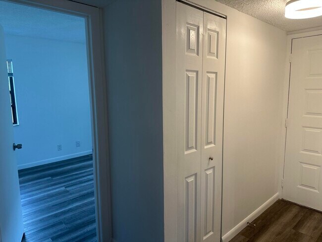 Building Photo - 21915 Lake Forest Cir