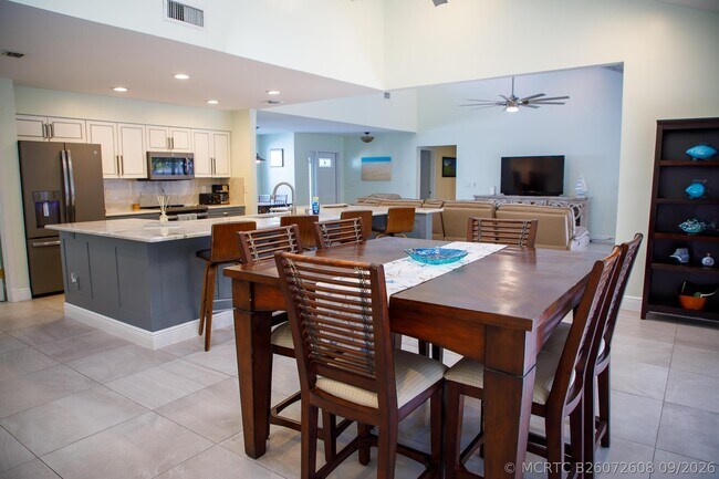 Building Photo - 900 Cosmos Ct
