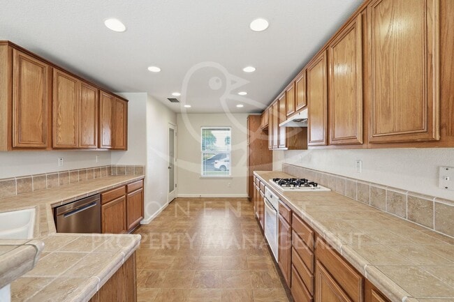 Building Photo - 3 Bedroom 2 Bathroom Plumas Lake, Move in Ready