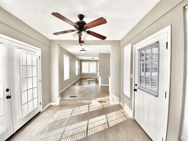 Building Photo - Charming Jenks Home with Vintage Character...