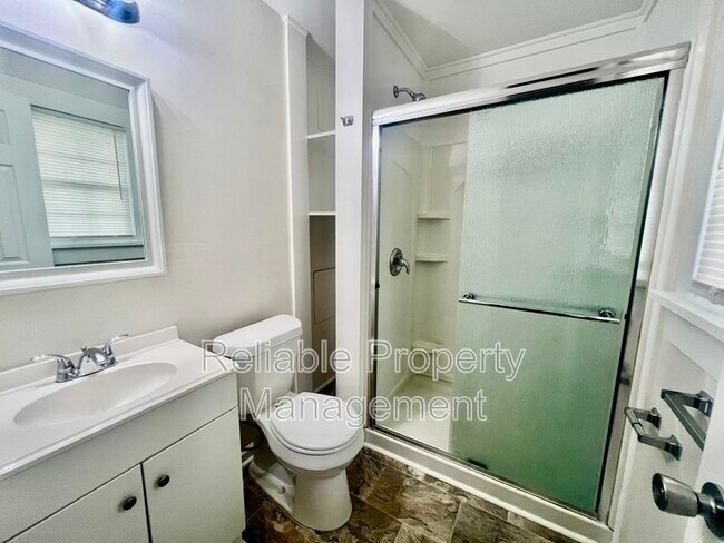 Building Photo - 1703 Foxwood Dr