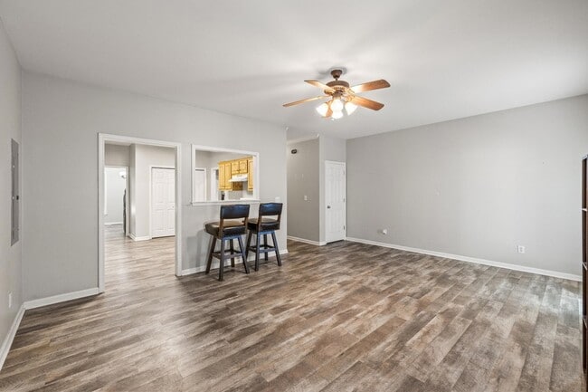 Building Photo - 377 Church St