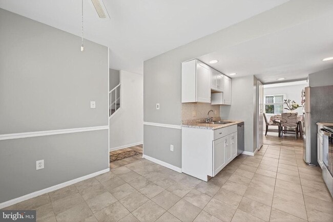 Building Photo - 12462 Skipper Cir