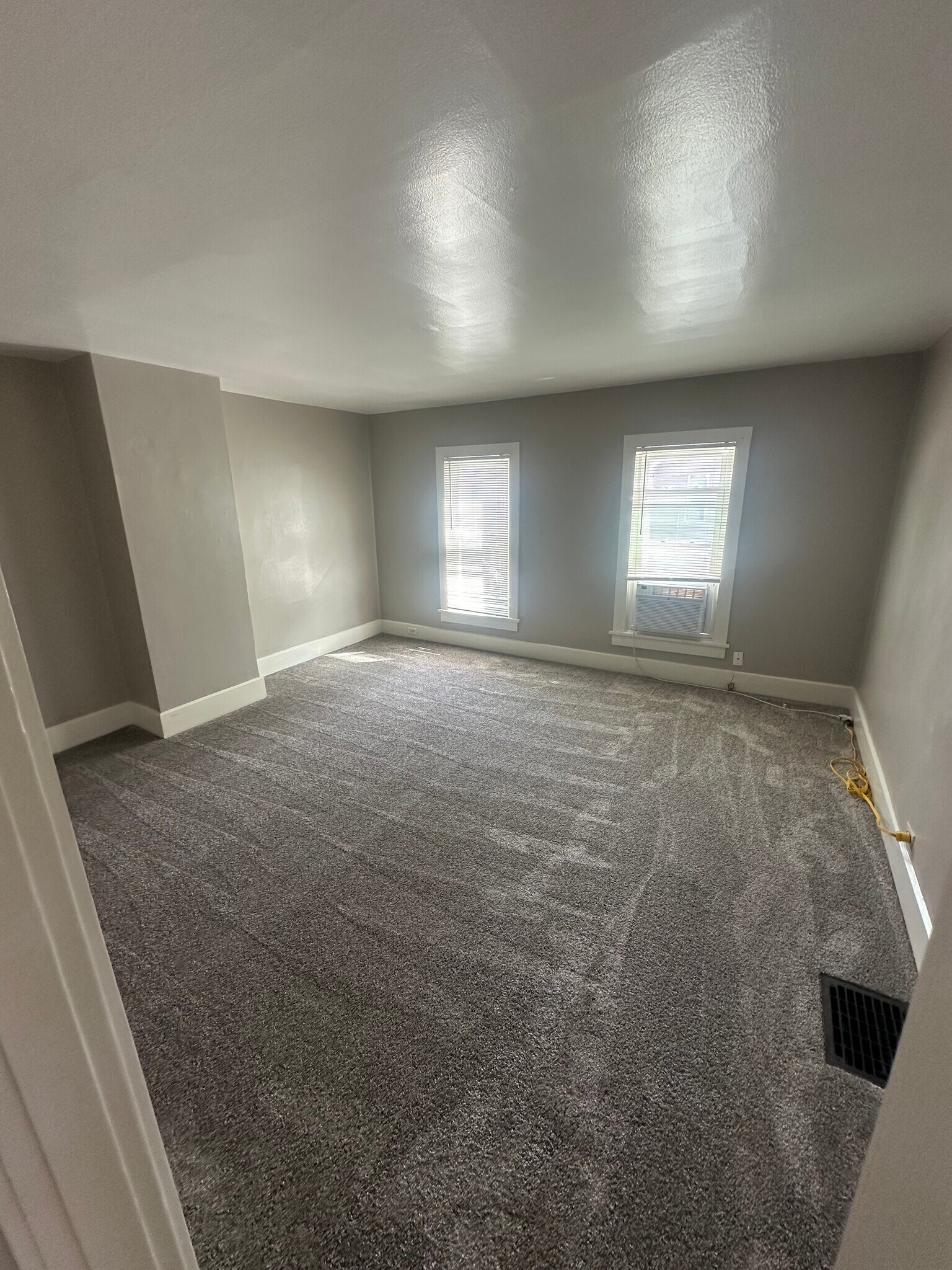 Building Photo - 71 1/2 Flory Ave