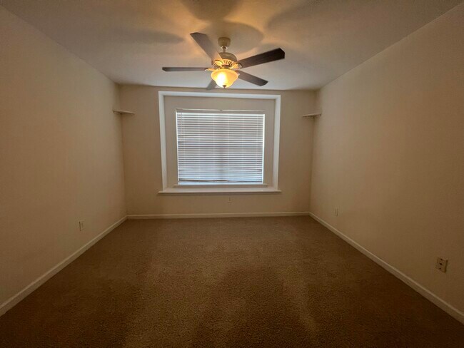 Building Photo - 565 Batty Way