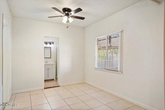 Building Photo - 126 N 10th Ave