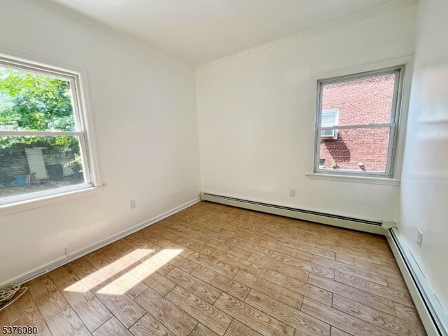 Building Photo - 420 Lakeview Ave