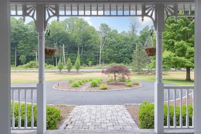 Building Photo - 185 Spook Rock Rd