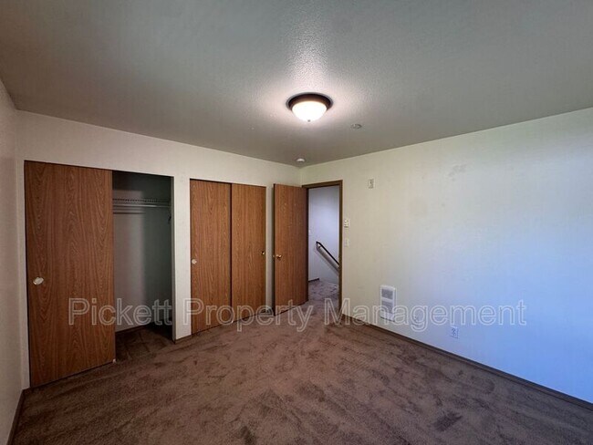 Building Photo - 680 Northpark Ln