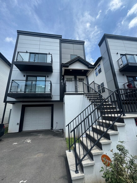 Primary Photo - 741 Seaport Dr.