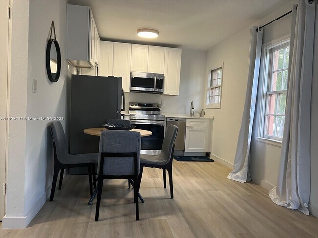 Building Photo - 421 75th St