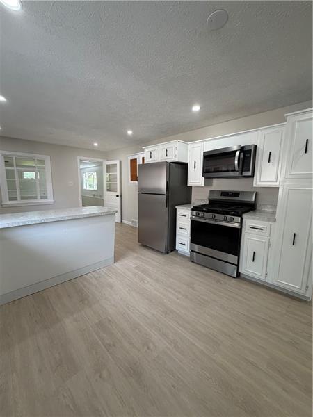 Building Photo - 306 Valley Dr