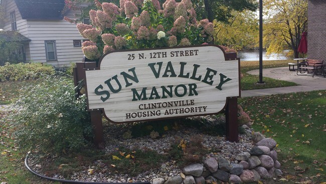 Building Photo - Sun Valley Manor