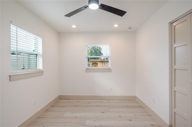 Building Photo - 4712 W Bay Ave